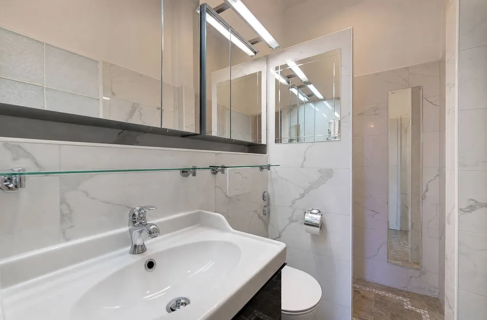 Un appartement de charme dans un ancien palace de la Riviera – photo 3 sur 4