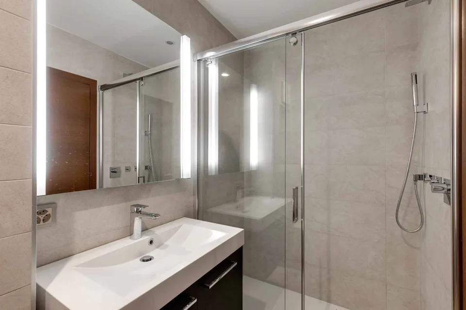 Moderne Villa in ruhiger Lage mit atemberaubendem Blick – Foto 10 von 10