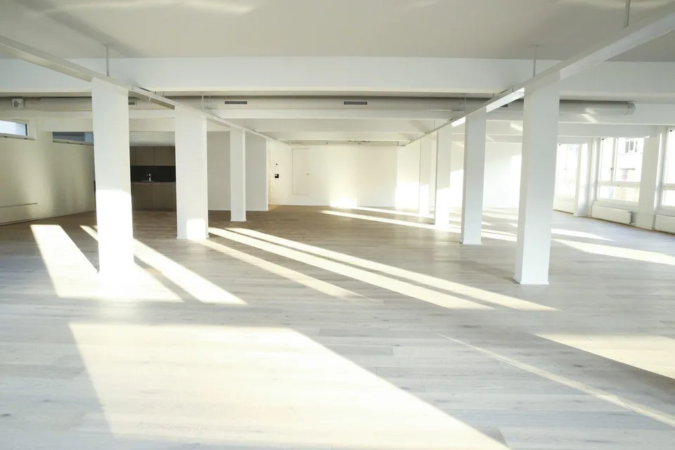 252 m2 moderne, offene Gewerbe-/Bürofläche – Foto 6 von 10