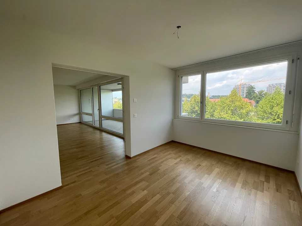 Nähe WestSide: Top moderne Wohnung mit 2 grossen Balkonen – Foto 4 von 7