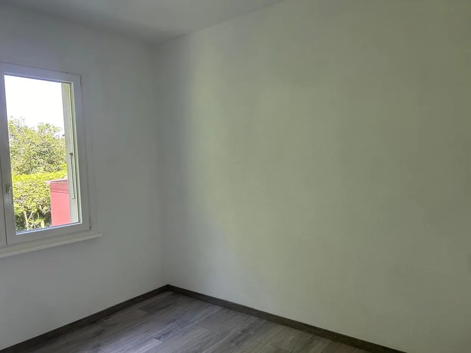 Chambre à louer dans villa individuelle au rez-de-chaussée. Au calme.