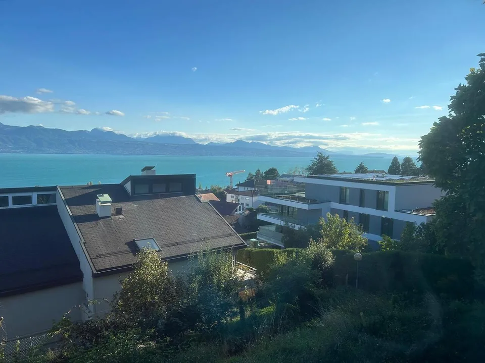 Chambre à louer dans villa individuelle au rez-de-chaussée. Au calme.