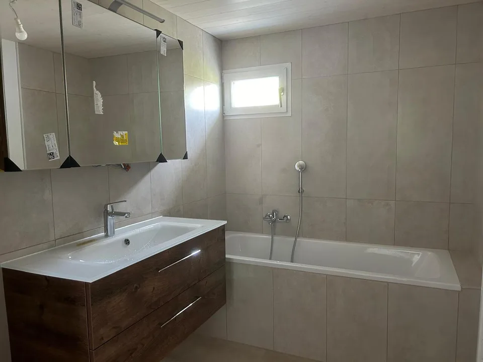 Chambre à louer dans villa individuelle au rez-de-chaussée. Au calme.