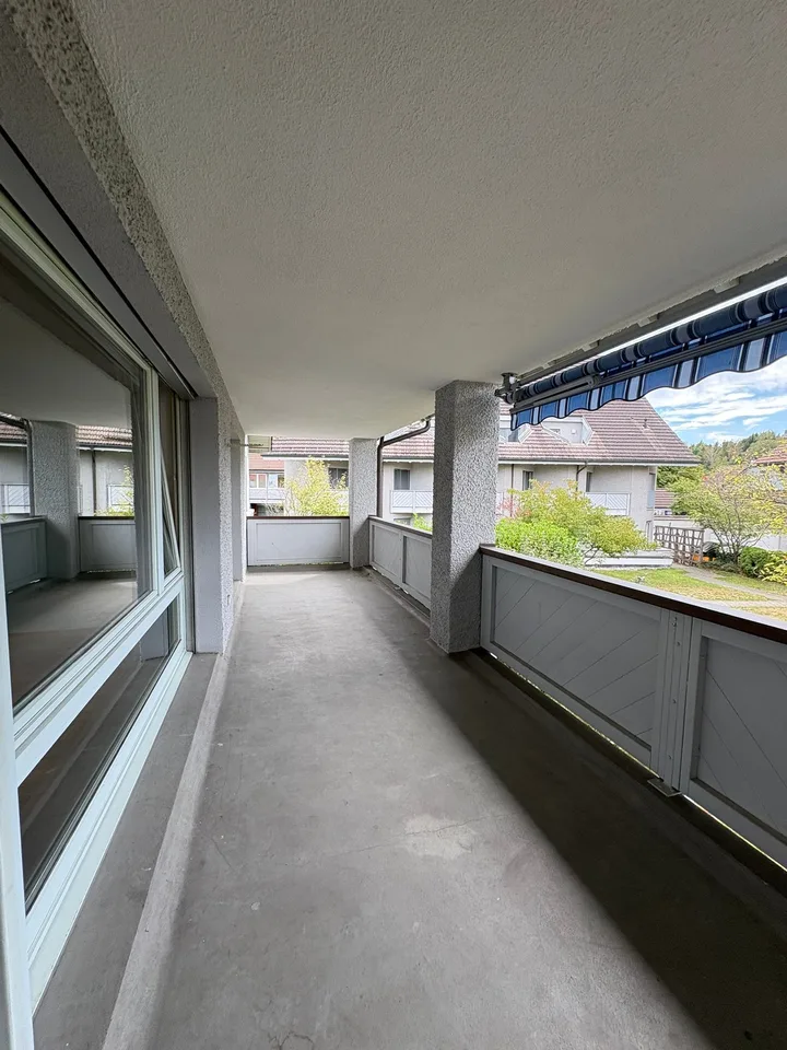 Renovierte helle 4.5-Zimmer-Dachgeschosswohnung mit Balkon in Bassersdorf