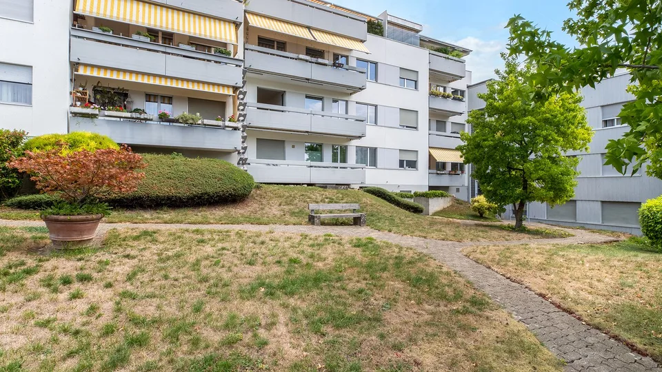 Helle 5.5-Zimmer-Wohnung mit Südwest-Balkon und Blick ins Grüne – Foto 3 von 12