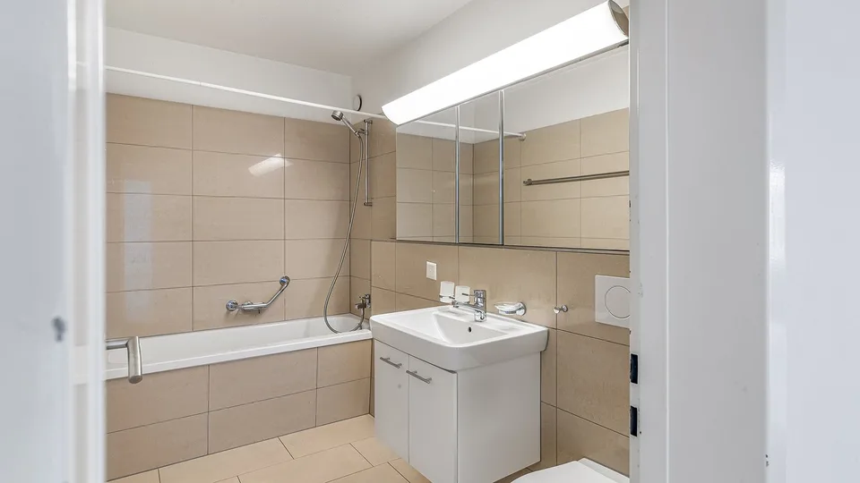 Helle 5.5-Zimmer-Wohnung mit Südwest-Balkon und Blick ins Grüne – Foto 6 von 12