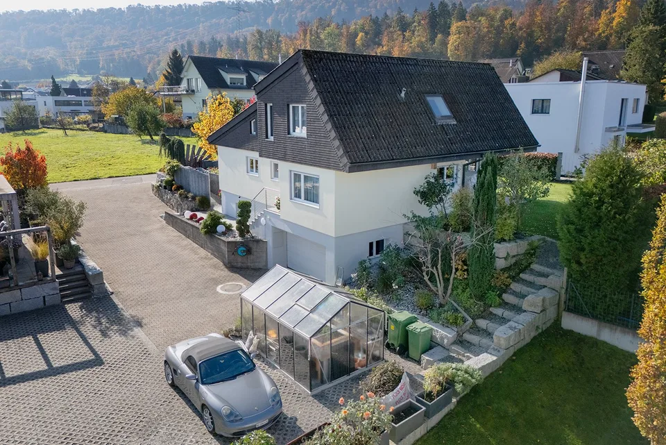 Casa unifamiliare attraente con sala hobby e giardino ben curato – foto 3 di 12