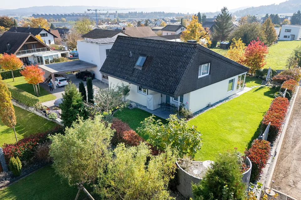 Casa unifamiliare attraente con sala hobby e giardino ben curato – foto 2 di 12