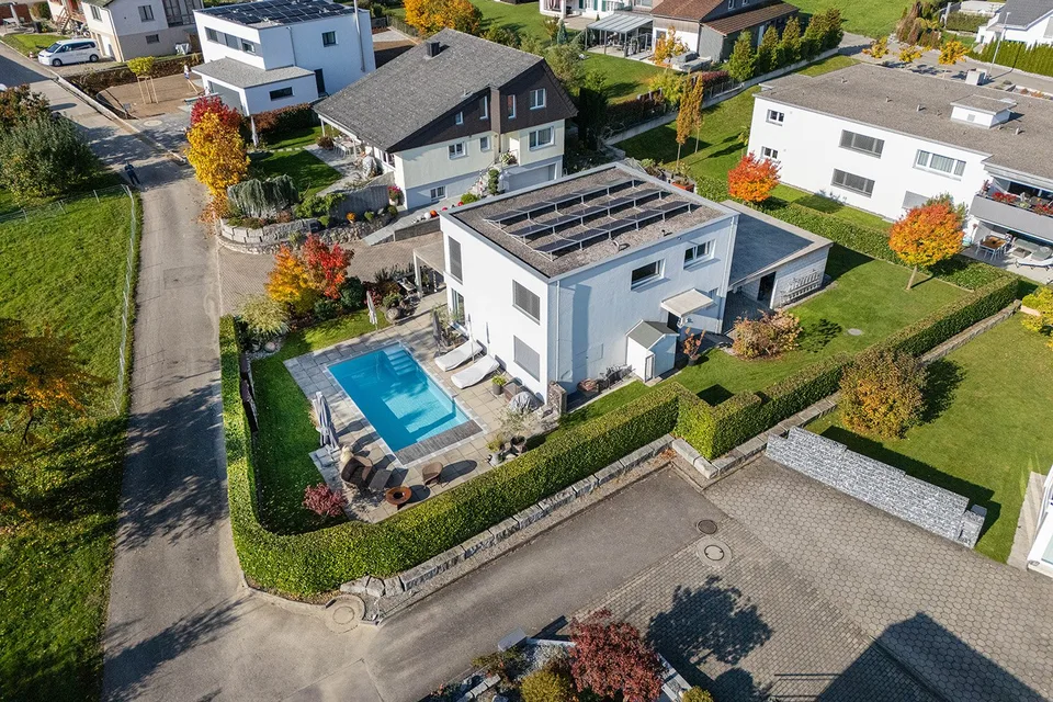 Casa unifamiliare esclusiva con grande terreno e piscina – foto 2 di 13