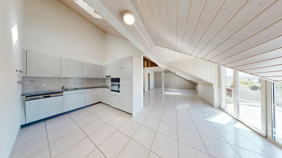 Spacieux et bien entretenu appartement en duplex de 3.5 pièces avec balcon – photo 3 sur 10