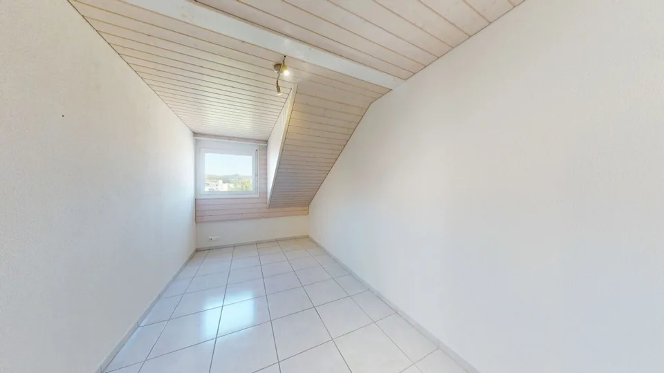 Spacieux et bien entretenu appartement en duplex de 3.5 pièces avec balcon – photo 7 sur 10