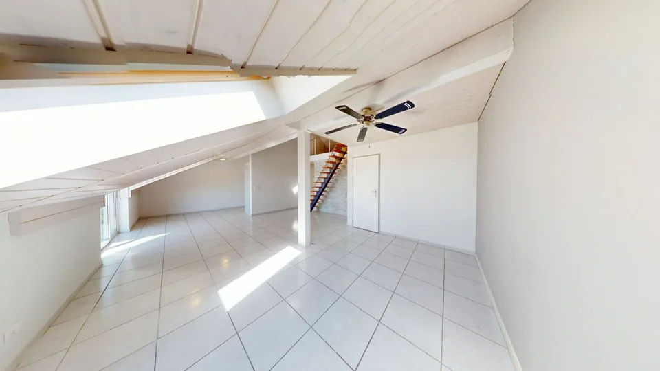 Spacieux et bien entretenu appartement en duplex de 3.5 pièces avec balcon – photo 4 sur 10