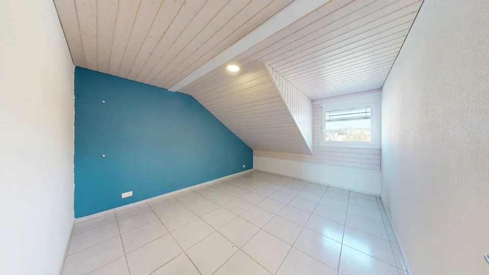 Spacieux et bien entretenu appartement en duplex de 3.5 pièces avec balcon – photo 6 sur 10