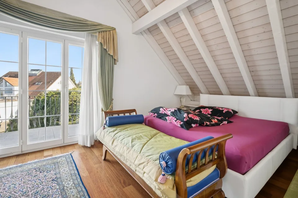Maison de campagne indépendante avec piscine dans un quartier résidentiel populaire et en hauteur – photo 6 sur 10