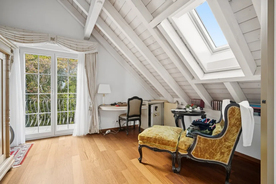 Maison de campagne indépendante avec piscine dans un quartier résidentiel populaire et en hauteur – photo 9 sur 10