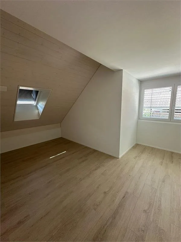 Recherche locataire pour grand appartement 3.5 pièces avec balcon, ascenseur, 1er étage