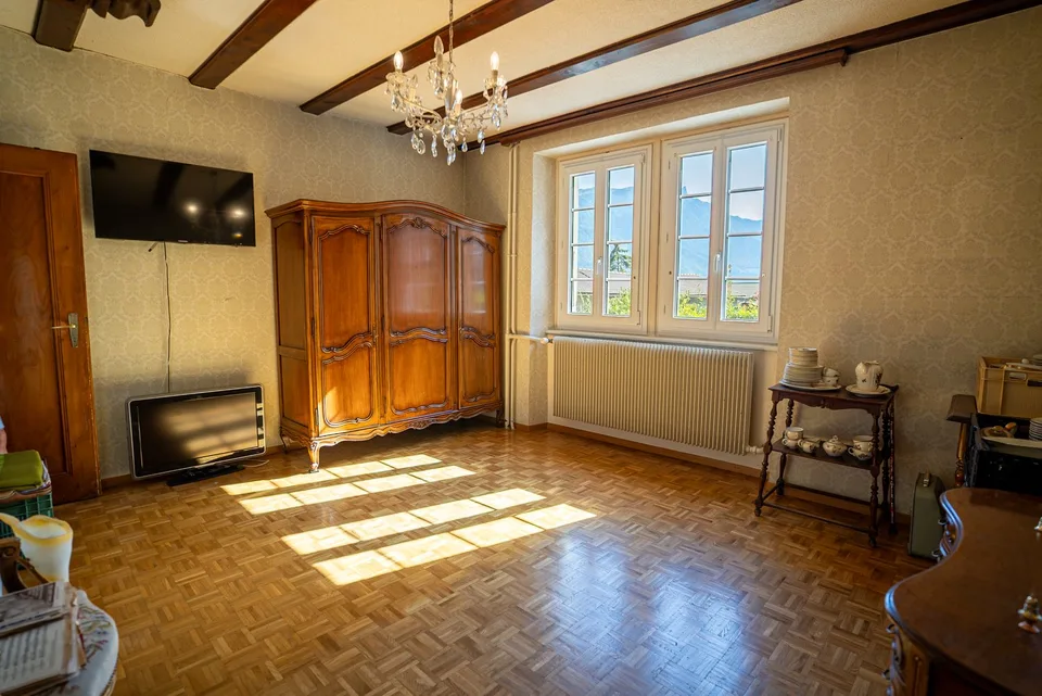 Character house with 2 apartments and large plot in Chamoson – photo 6 of 11