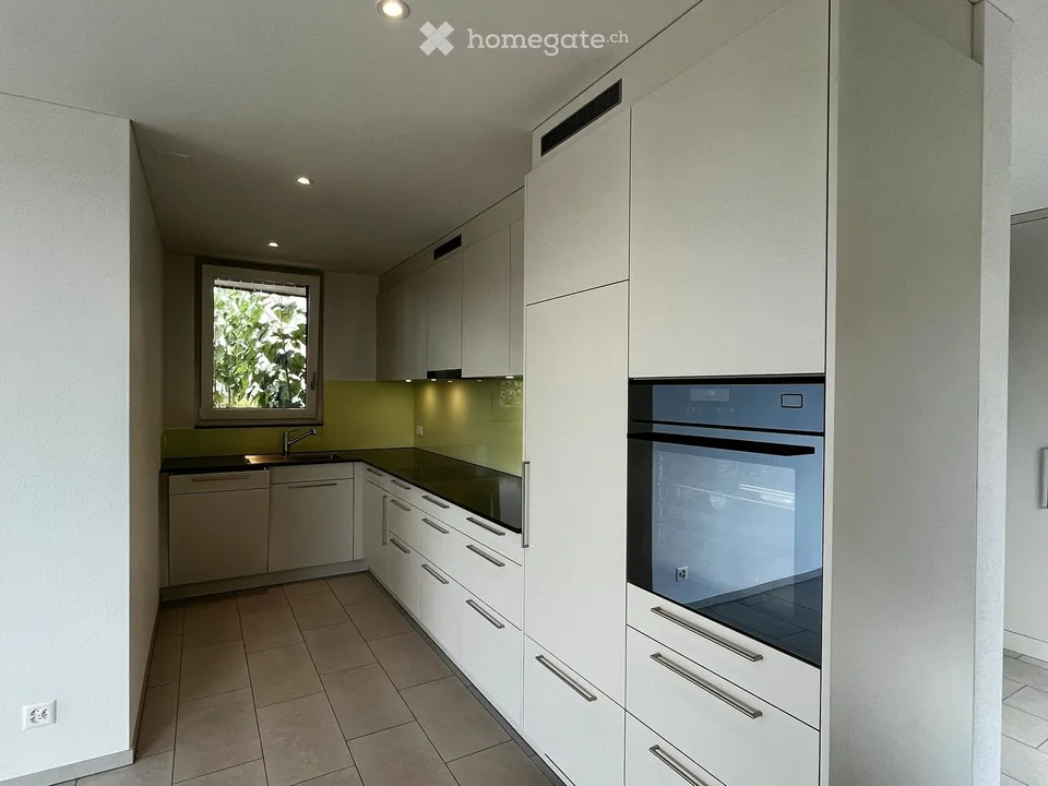 Appartamento moderno semidetachato di 2,5 locali con balcone coperto e piccolo spazio giardino