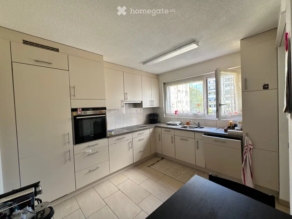 Ampio appartamento di 5.5 locali con balcone e bella vista a Nussbaumen AG