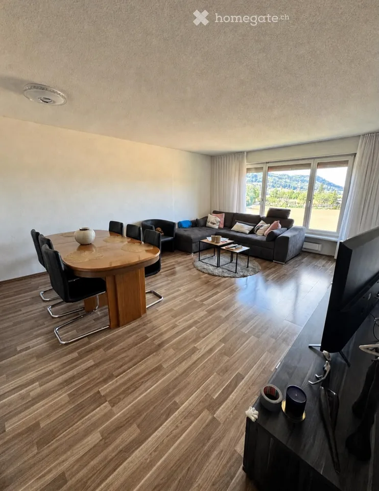 Ampio appartamento di 5.5 locali con balcone e bella vista a Nussbaumen AG