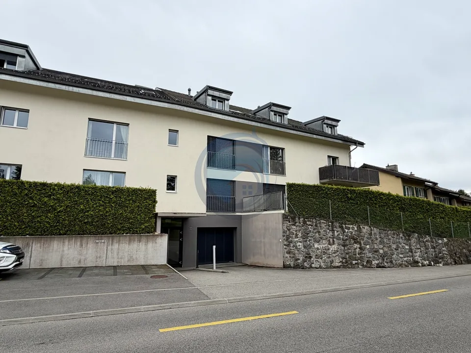 Parkplatz in der Innenstadt im Herzen von Blonay – Foto 2 von 4