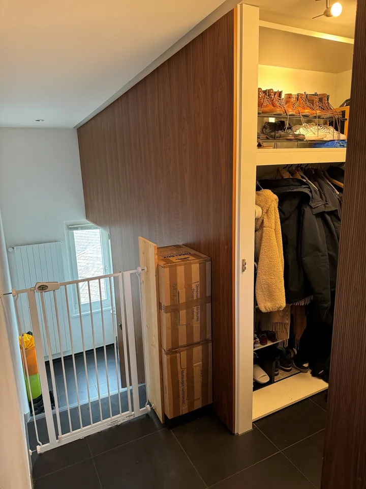 Grosszügige 2.5-Zimmer-Dachwohnung mit grossem Balkon an zentraler Lage – Foto 10 von 12