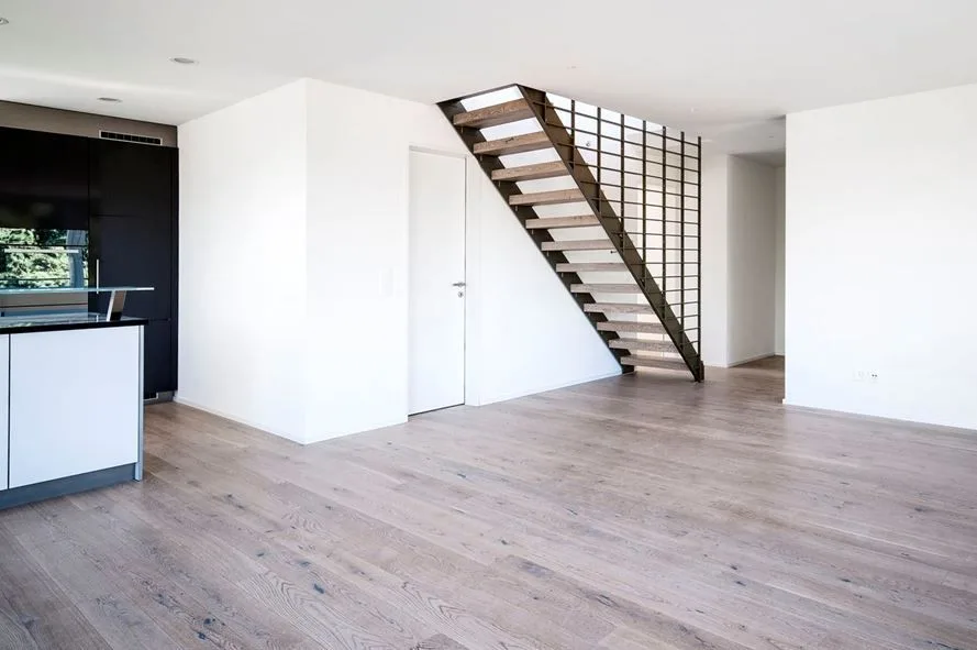RESERVIERT: Grosszügige 3½-Zimmer-Maisonette mit Terrasse und Seesicht – Foto 4 von 6