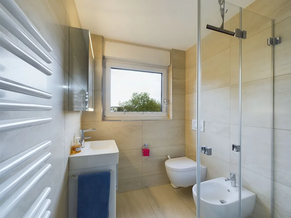 Abitare confortevole con vista sul lago e balcone soleggiato in una posizione favorevole in termini di tasse