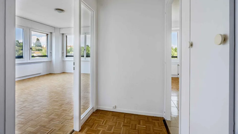 Esclusività: appartamento di 4 locali vicino al centro città – foto 2 di 9