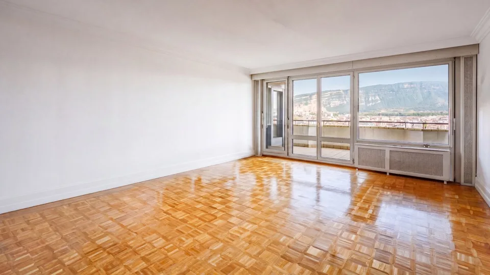 Appartamento traversante vicino al centro città – foto 2 di 9