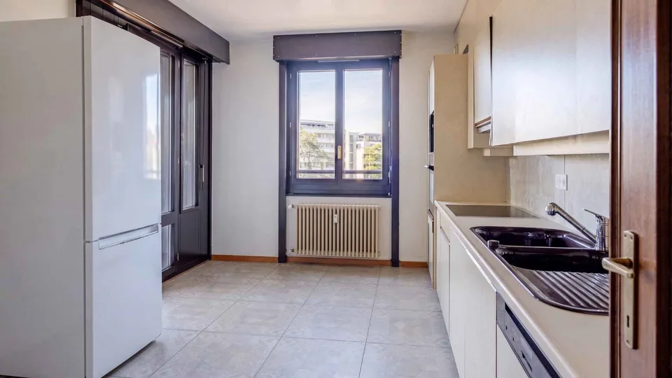 Appartamento traversante vicino al centro città – foto 4 di 9