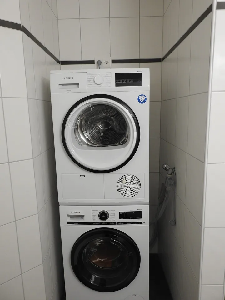 Modern 3.5-room apartment with sunny balcony and laundry tower