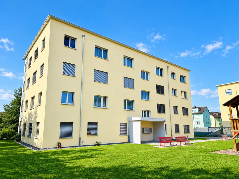 Modern 3.5-room apartment with sunny balcony and laundry tower