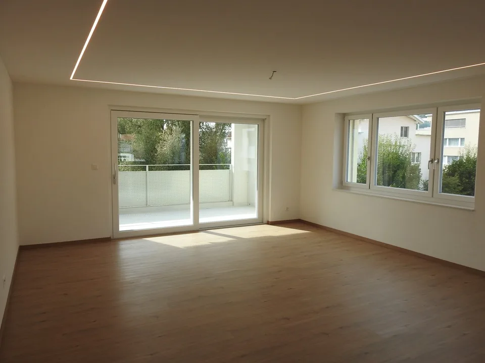 Modern 3.5-room apartment with sunny balcony and laundry tower