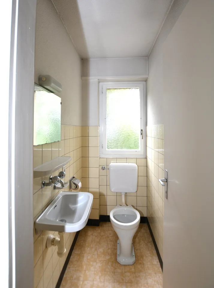 Landhaus-Unikat mit weitläufigem Garten und idyllischem Naturteich
