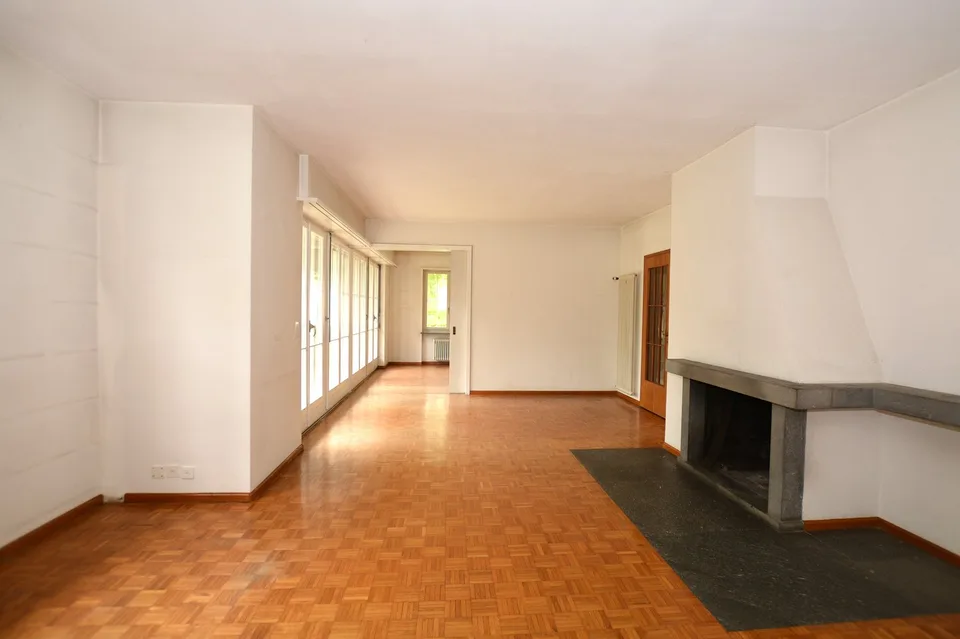 Landhaus-Unikat mit weitläufigem Garten und idyllischem Naturteich