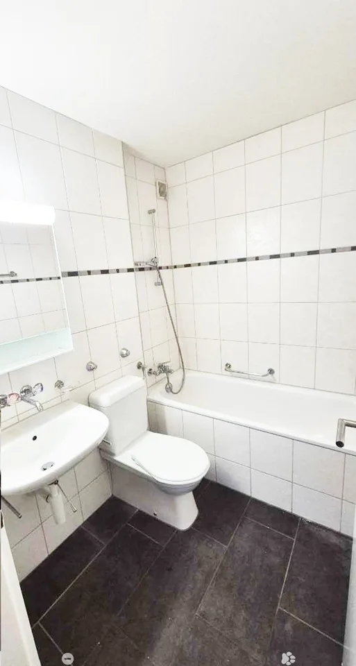 Charmante 4.5-Zimmer-Wohnung mit Balkon in Biel – Foto 7 von 8