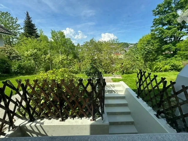 Grosses 6.5-Zimmer Haus in Meggen mit Pergola und Garten an zentraler sowie ruhiger Lage