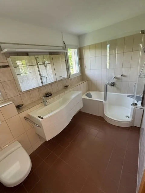 Grosses 6.5-Zimmer Haus in Meggen mit Pergola und Garten an zentraler sowie ruhiger Lage