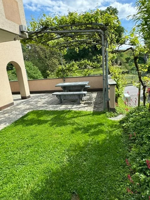 Grosses 6.5-Zimmer Haus in Meggen mit Pergola und Garten an zentraler sowie ruhiger Lage