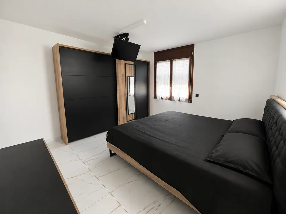 Elegantes 3.5-Zimmer-Wohnung mit 2 Terrassen, Seeblick, Autoabstellplatz und Parkplatz