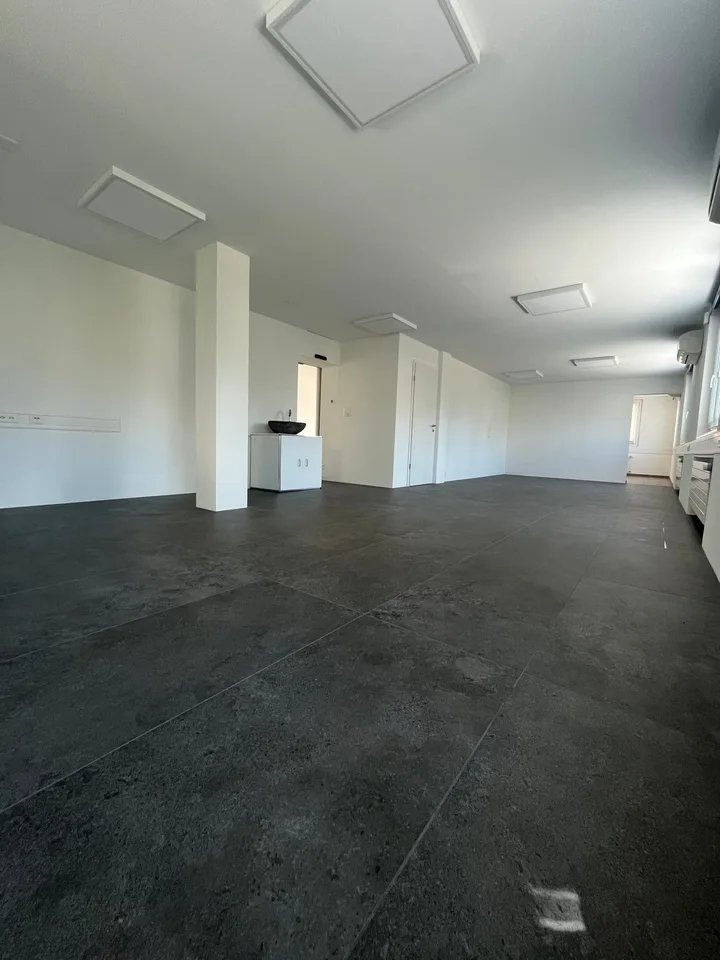 Spazi commerciali e uffici moderni in affitto – foto 4 di 6