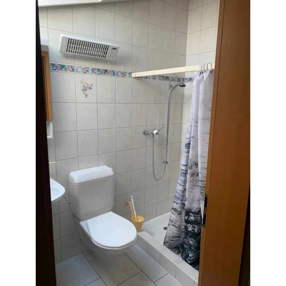 Appartement spacieux 5 pièces avec balcon dans un quartier calme