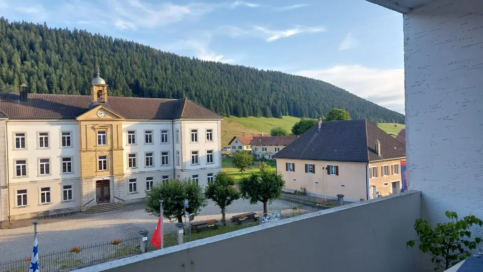 Appartamento di 4 locali con balcone a Les Verrières