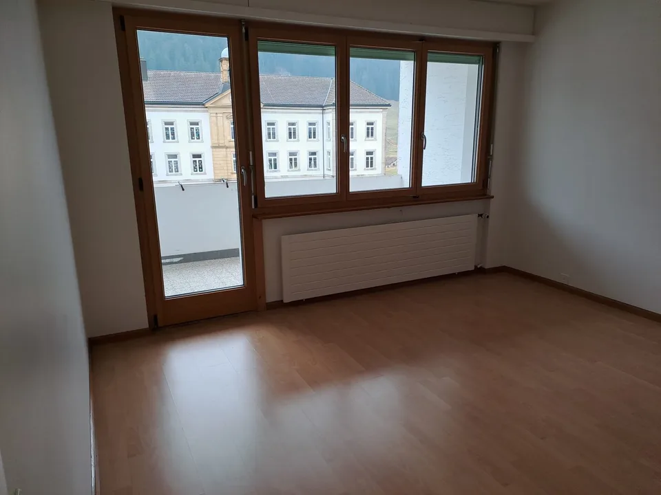 Appartamento di 4 locali con balcone a Les Verrières