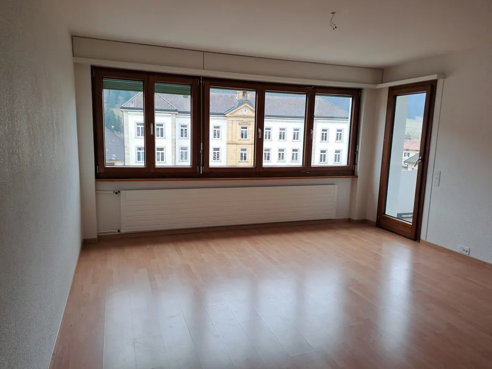 Appartamento di 4 locali con balcone a Les Verrières