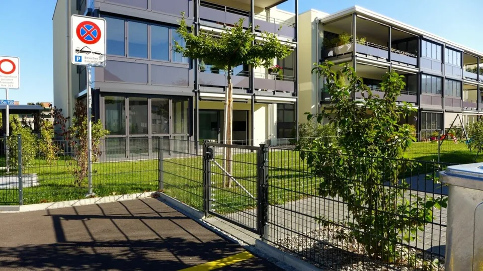 Moderne Familienwohnung mit Wintergarten und Balkon