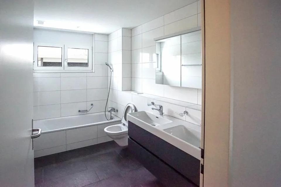 Moderne Familienwohnung mit Wintergarten und Balkon