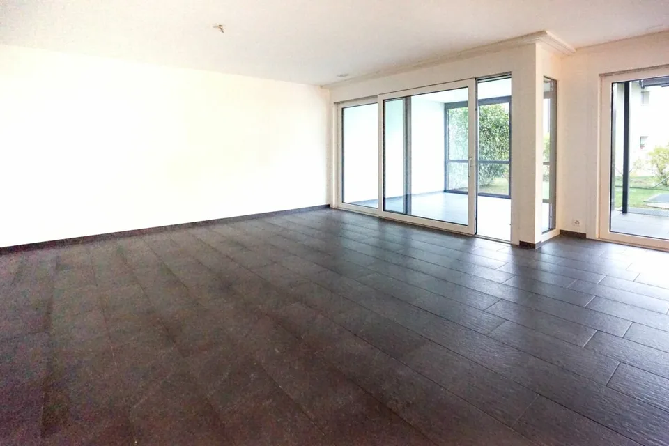 Moderne Familienwohnung mit Wintergarten und Balkon