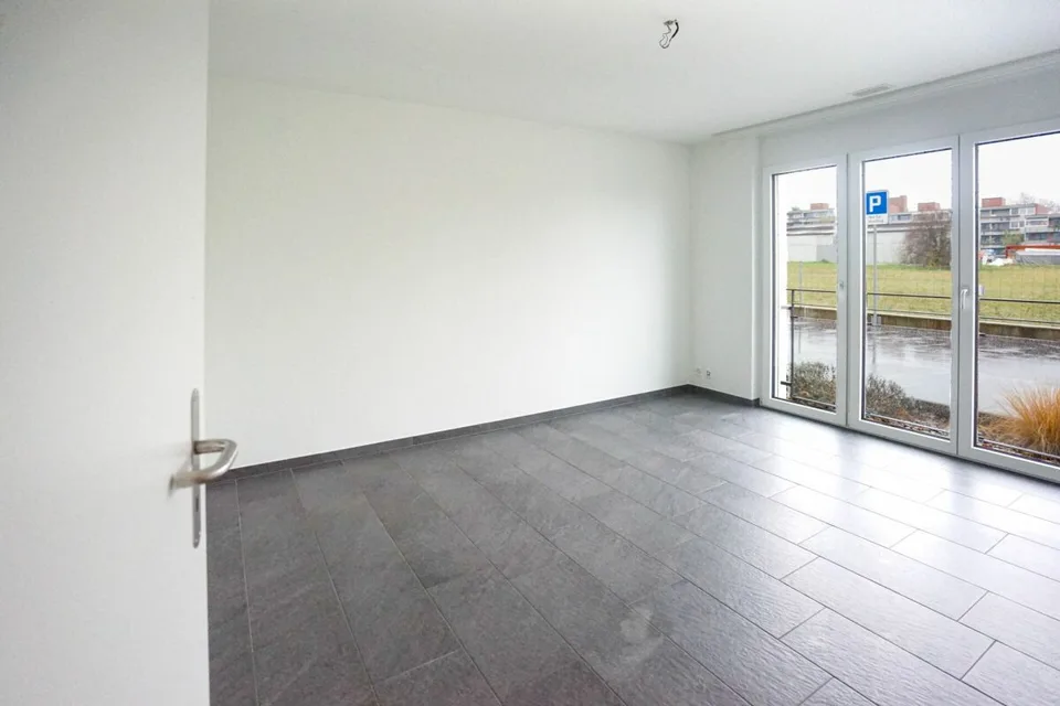 Moderne Familienwohnung mit Wintergarten und Balkon